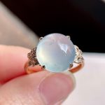 Icy jadeite ring inlaid with gold and diamonds - Image 6