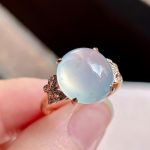 Icy jadeite ring inlaid with gold and diamonds - Image 5