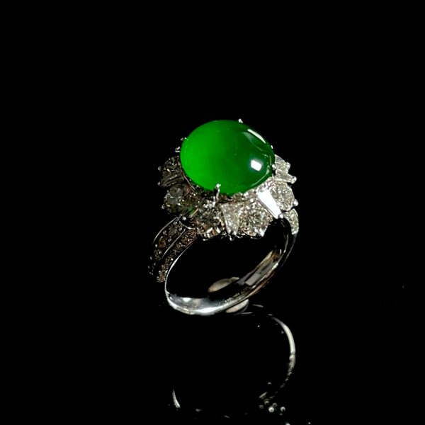 18K Gold Diamond Ring with Ice Sun Green Jadeite