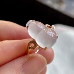 Icy jade gourd ring with gold and diamonds - Image 7