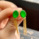 Icy green jadeite earrings inlaid with 18K gold - Image 3