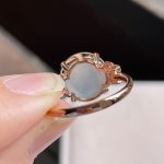 Icy jadeite ring inlaid with gold and diamonds - Image 3